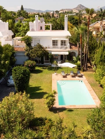 4 bedroom Villa for sale in Estepona with pool - € 1,450,000 (Ref: 9192680)