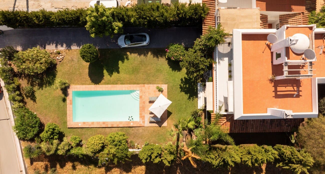 4 bedroom Villa for sale in Estepona with pool - € 1,450,000 (Ref: 9192680)