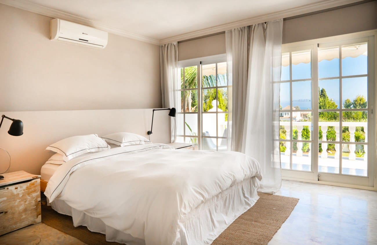 4 bedroom Villa for sale in Estepona with pool - € 1,450,000 (Ref: 9192680)