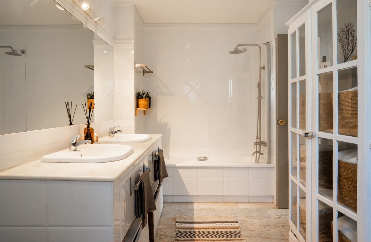 4 bedroom Villa for sale in Estepona with pool - € 1,450,000 (Ref: 9192680)