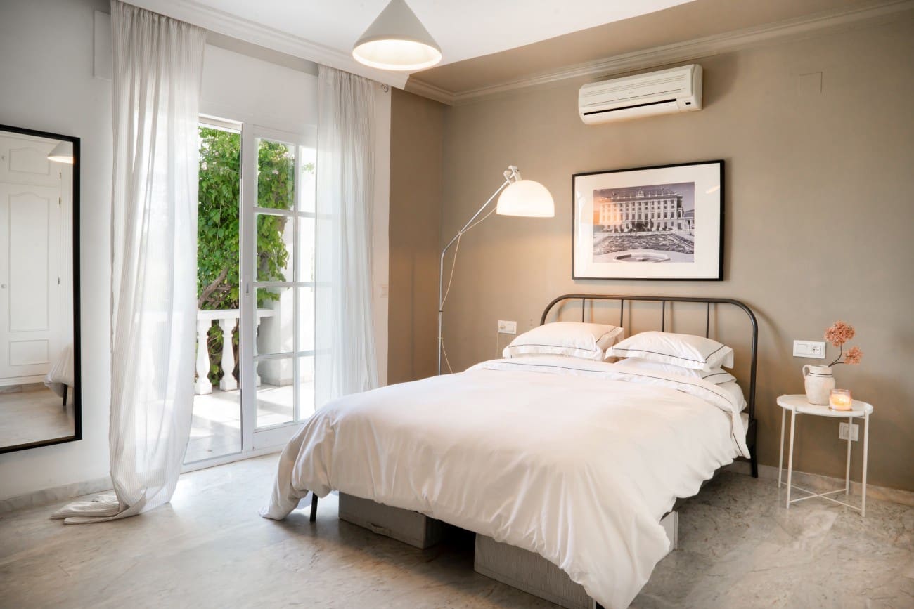 4 bedroom Villa for sale in Estepona with pool - € 1,450,000 (Ref: 9192680)