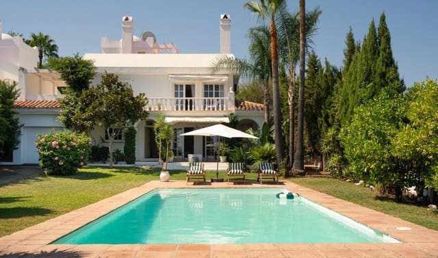 4 bedroom Villa for sale in Estepona with pool - € 1,450,000 (Ref: 9192680)