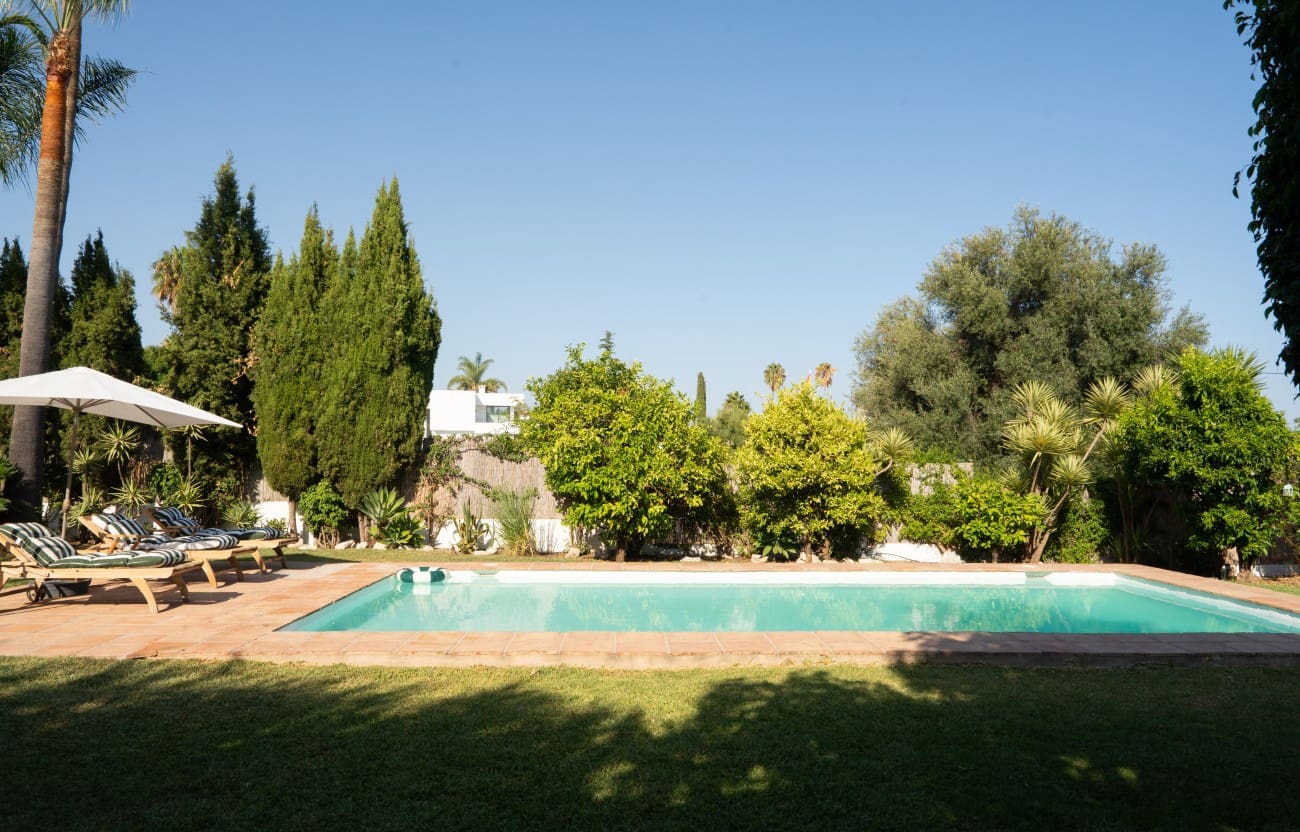 4 bedroom Villa for sale in Estepona with pool - € 1,450,000 (Ref: 9192680)