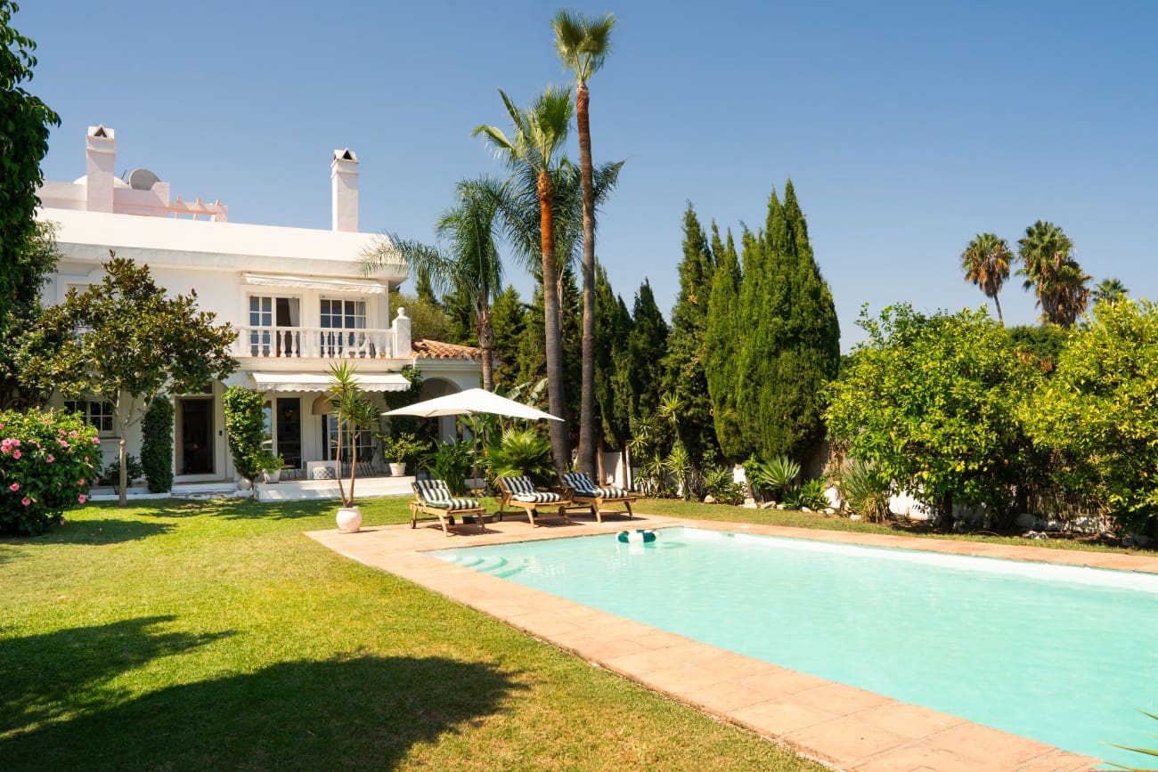 4 bedroom Villa for sale in Estepona with pool - € 1,450,000 (Ref: 9192680)