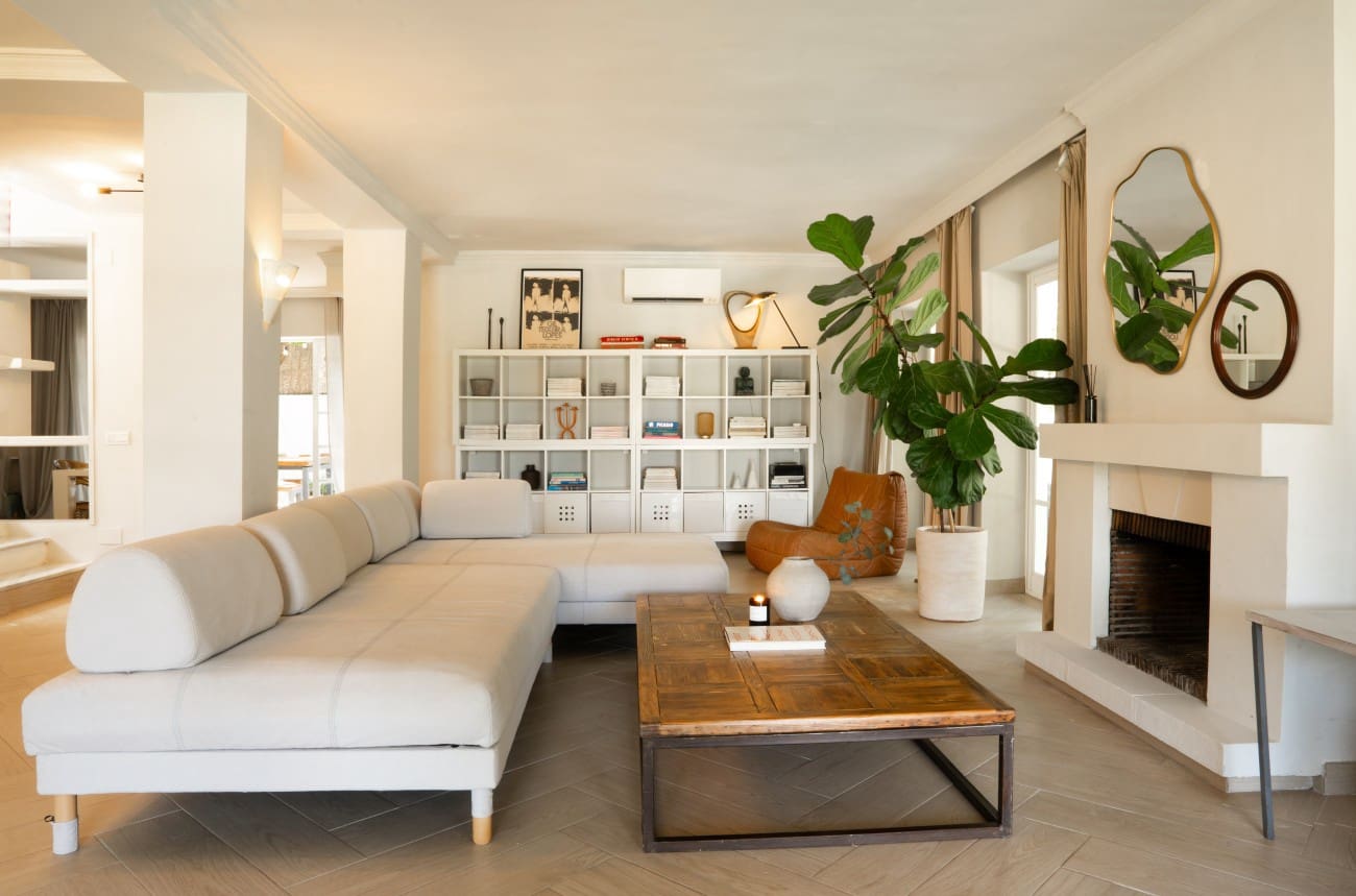 4 bedroom Villa for sale in Estepona with pool - € 1,450,000 (Ref: 9192680)