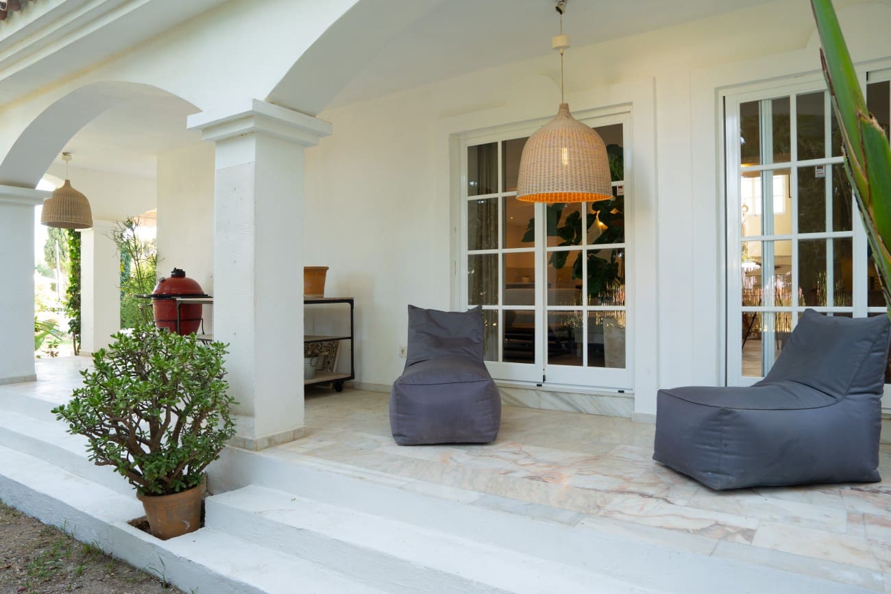 4 bedroom Villa for sale in Estepona with pool - € 1,450,000 (Ref: 9192680)