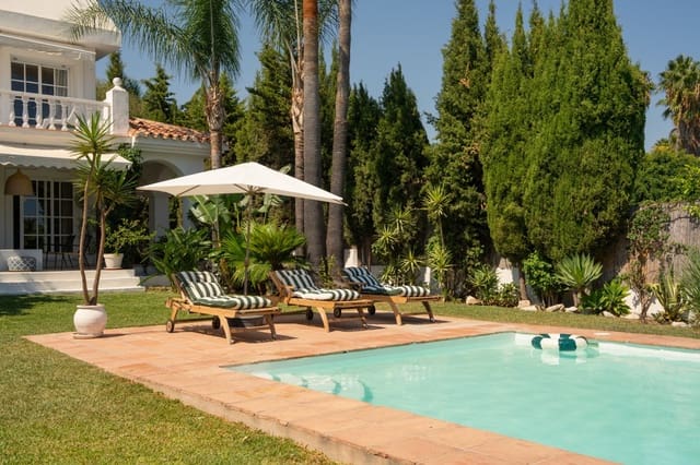 4 bedroom Villa for sale in Estepona with pool - € 1,450,000 (Ref: 9192680)