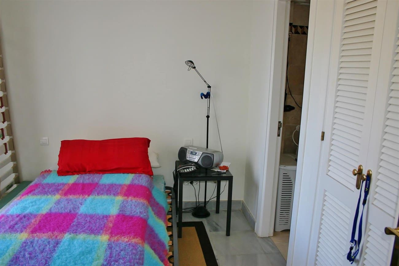 2 quarto Apartamento para venda em Benahavis com piscina - 280 000 € (Ref: 9245410)