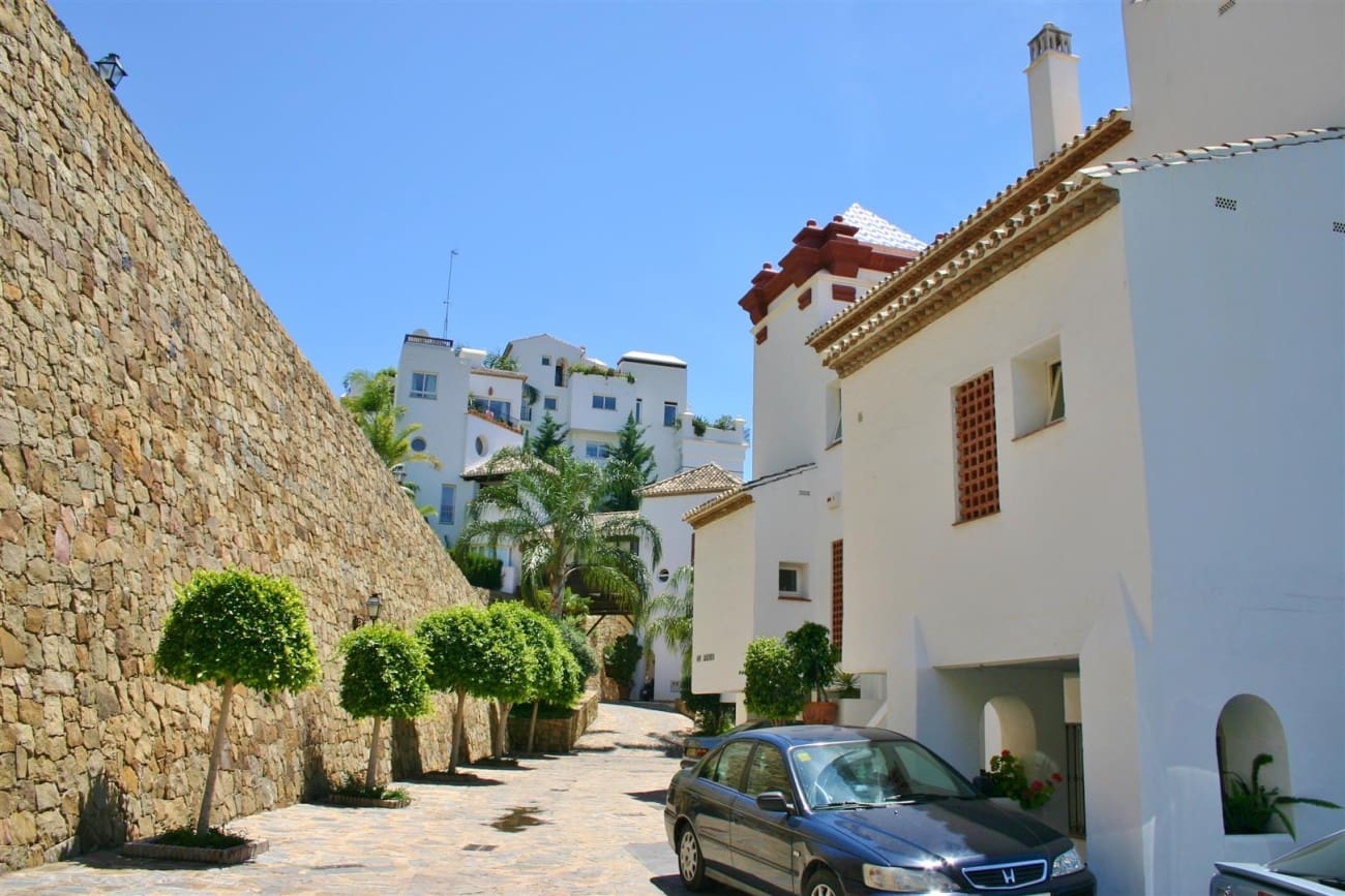 2 quarto Apartamento para venda em Benahavis com piscina - 280 000 € (Ref: 9245410)