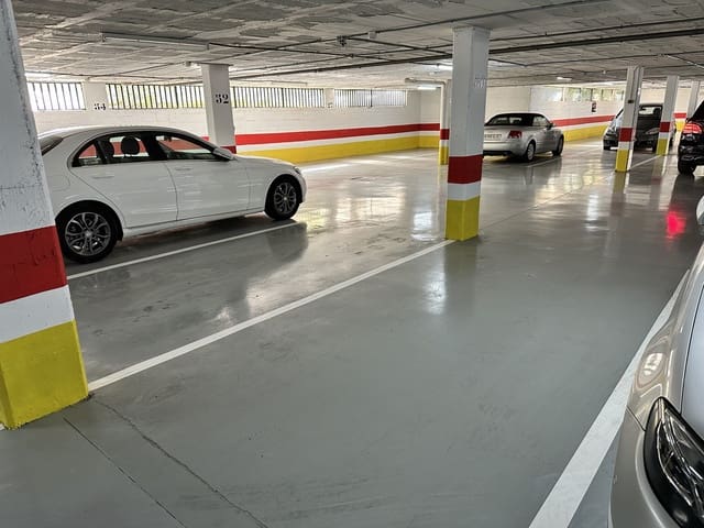 Kommersiell til salgs i Nueva Andalucia, Marbella - € 29 000 (Ref: 9267690)