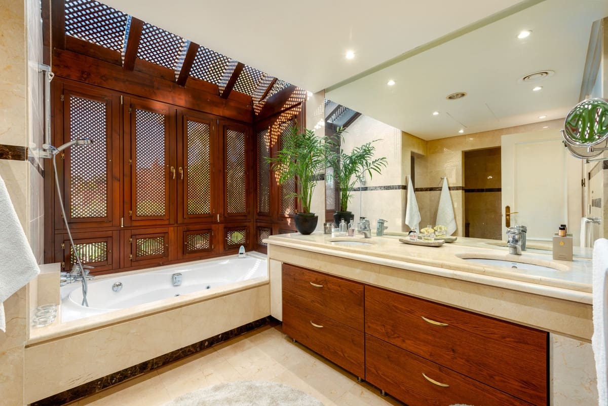 3 soverom Leilighet til salgs i Nueva Andalucia - € 1 895 000 (Ref: 9267693)