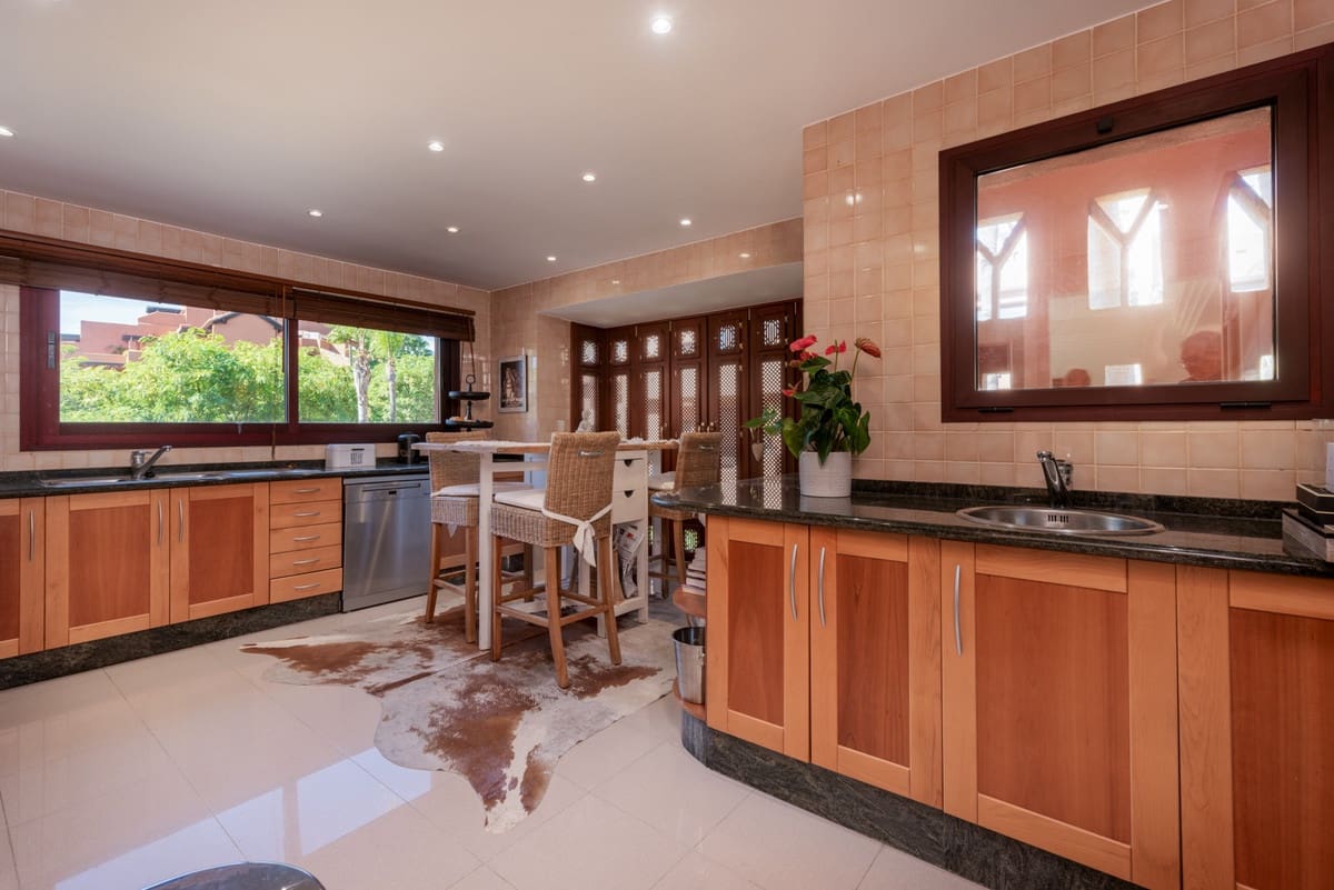 3 soverom Leilighet til salgs i Nueva Andalucia - € 1 895 000 (Ref: 9267693)