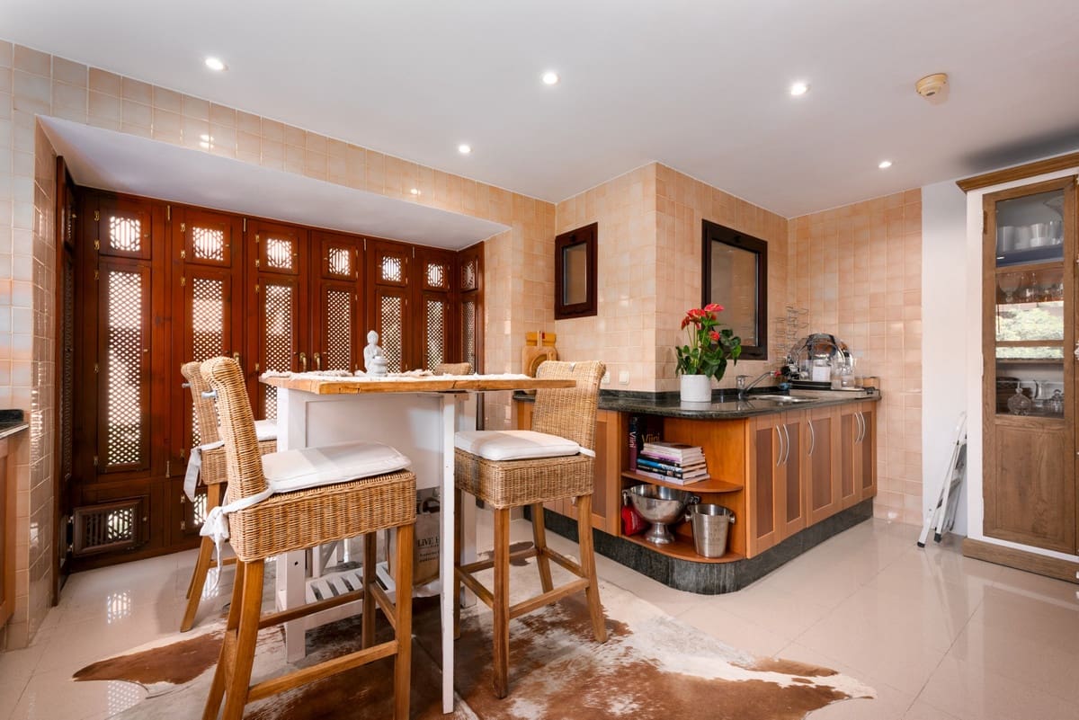 3 soverom Leilighet til salgs i Nueva Andalucia - € 1 895 000 (Ref: 9267693)