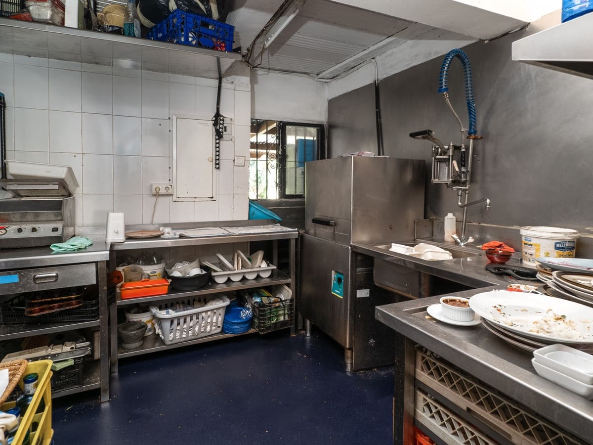 3 bedroom Commercial for sale in Casares - € 675,000 (Ref: 9267694)