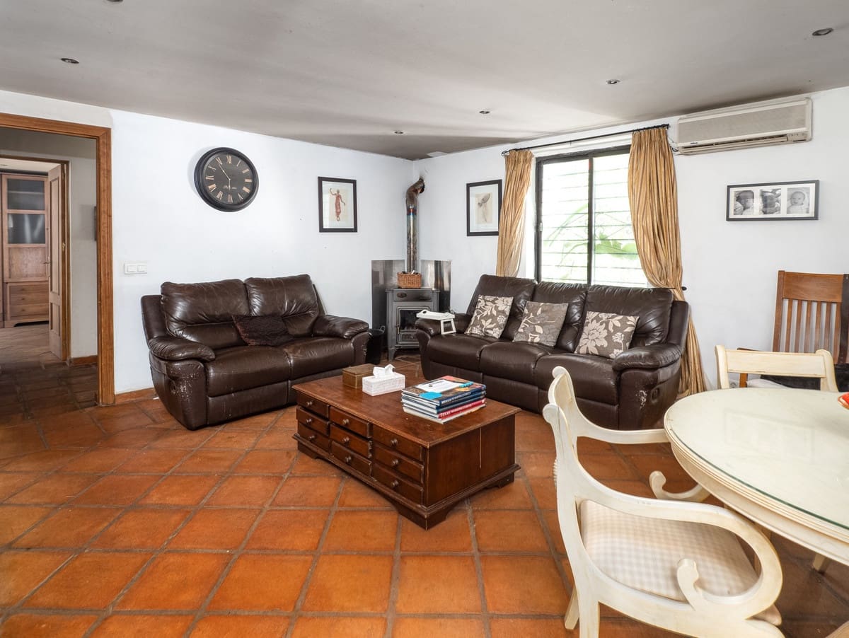 3 bedroom Commercial for sale in Casares - € 675,000 (Ref: 9267694)