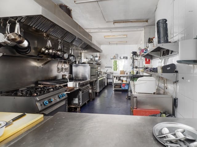 3 sypialnia Komercyjne na sprzedaż w Casares Pueblo, Casares - 675 000 € (Ref: 9267694)