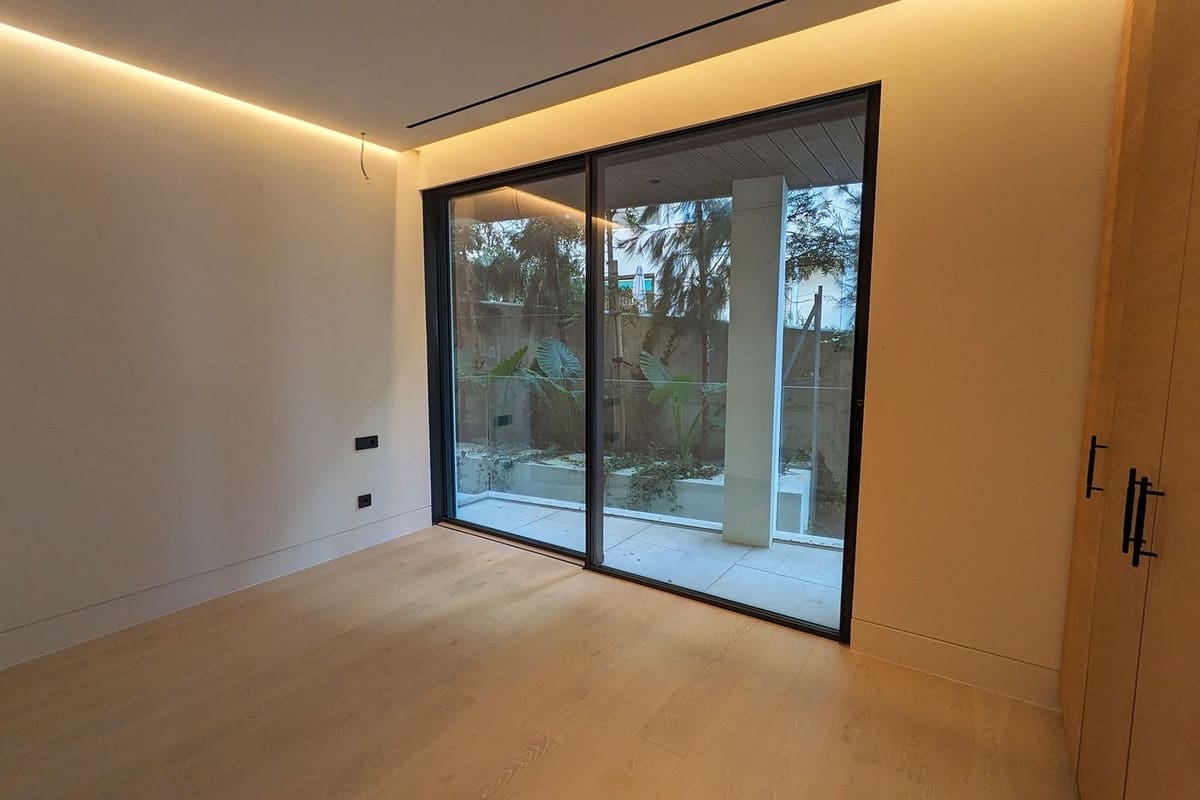 Apartamento de 4 habitaciones en Estepona en venta con garaje - 4.385.000 € (Ref: 9314629)