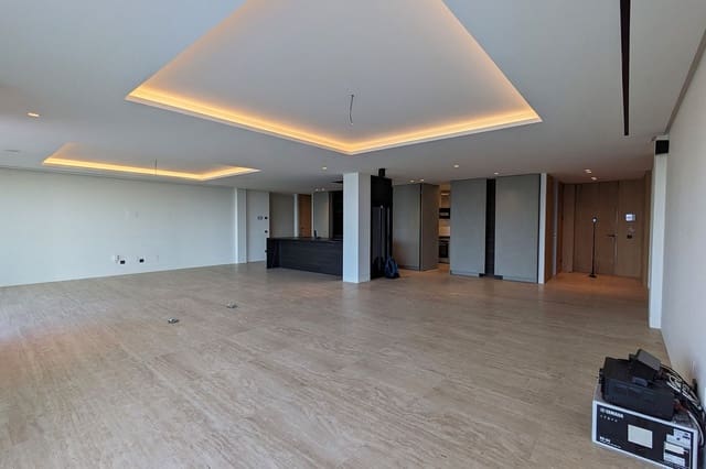 Apartamento de 4 habitaciones en Estepona en venta con garaje - 4.385.000 € (Ref: 9314629)