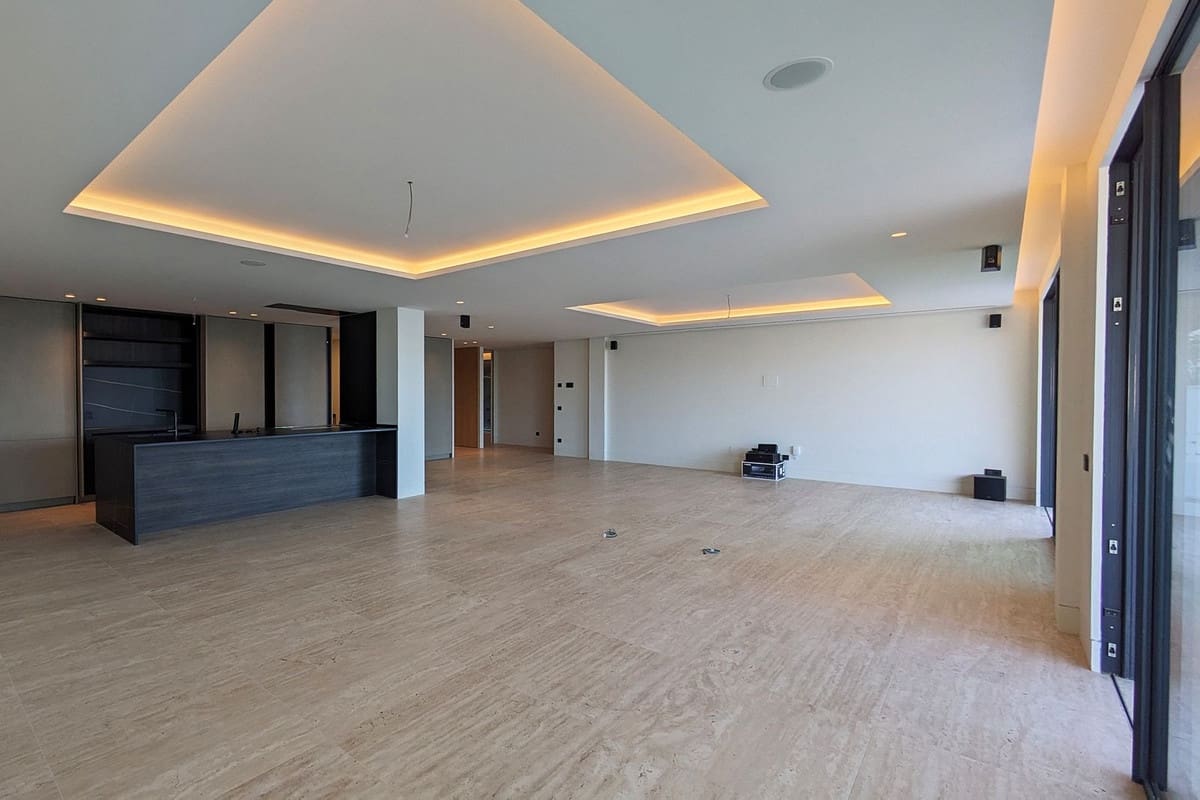 4 bedroom Apartment for sale in Estepona with garage - € 4,385,000 (Ref: 9314630)