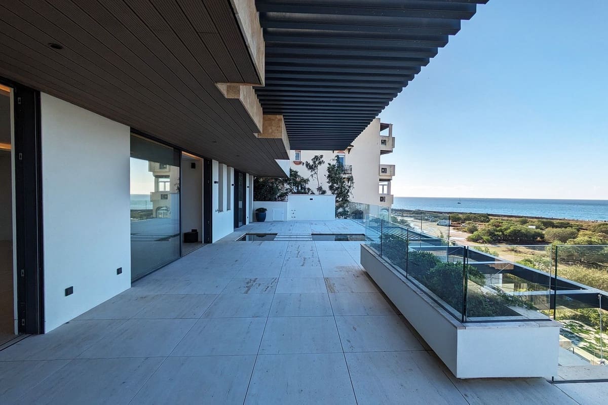 4 bedroom Apartment for sale in Estepona with garage - € 4,385,000 (Ref: 9314630)