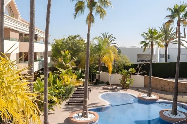 3 bedroom Apartment for sale in Los Monteros, Marbella - € 1,195,000 (Ref: 9314633)