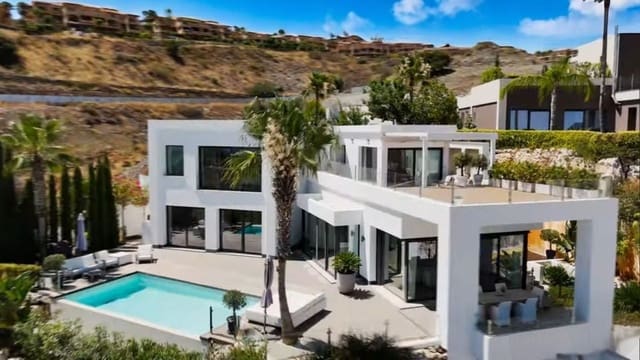 4 bedroom Villa for sale in Benahavís - € 2,950,000 (Ref: 9314634)