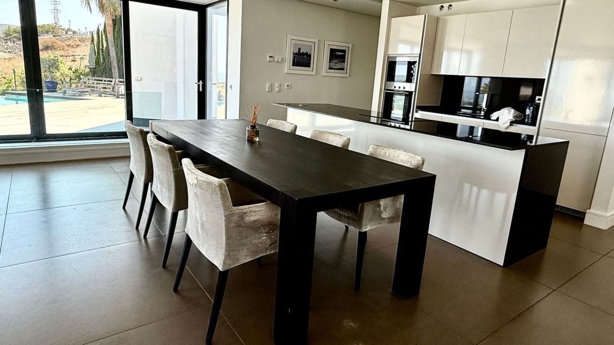 4 bedroom Villa for sale in Benahavis - € 2,950,000 (Ref: 9314634)