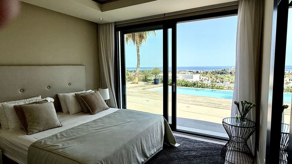 4 bedroom Villa for sale in Benahavis - € 2,950,000 (Ref: 9314634)