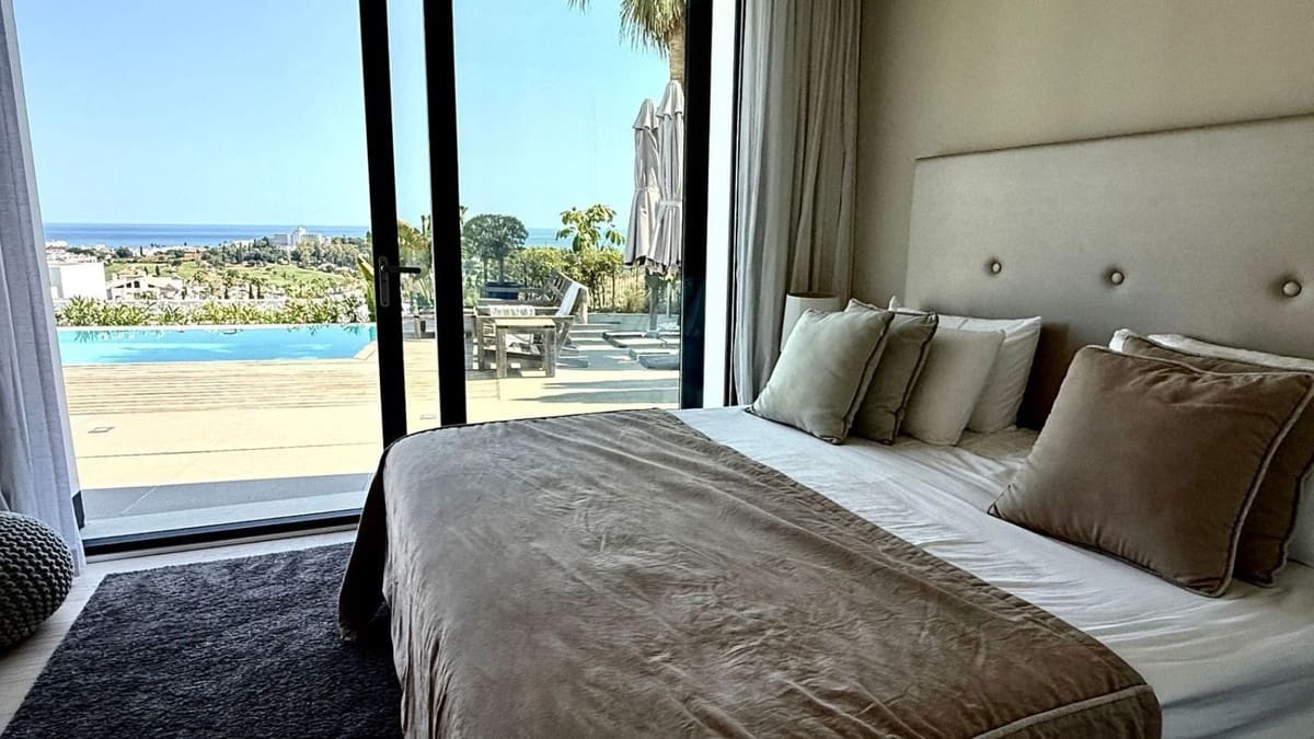 4 bedroom Villa for sale in Benahavis - € 2,950,000 (Ref: 9314634)