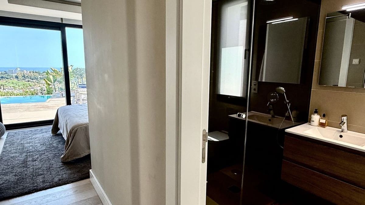 4 bedroom Villa for sale in Benahavis - € 2,950,000 (Ref: 9314634)