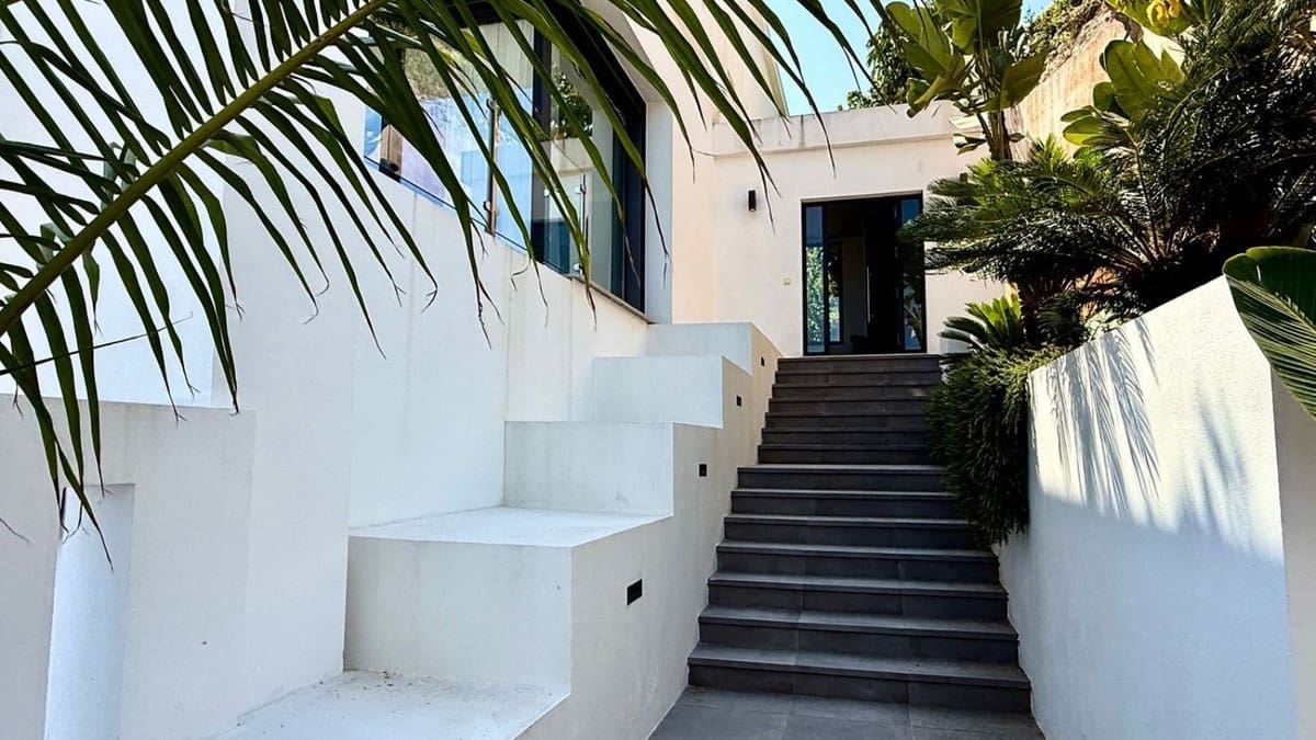 4 bedroom Villa for sale in Benahavis - € 2,950,000 (Ref: 9314634)