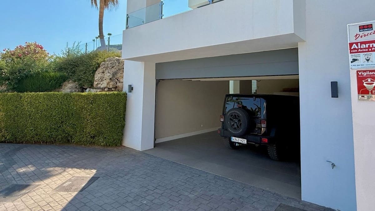 4 bedroom Villa for sale in Benahavis - € 2,950,000 (Ref: 9314634)