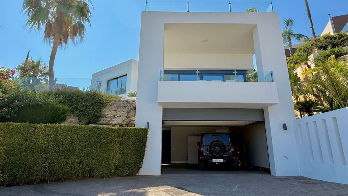 4 bedroom Villa for sale in Benahavis - € 2,950,000 (Ref: 9314634)