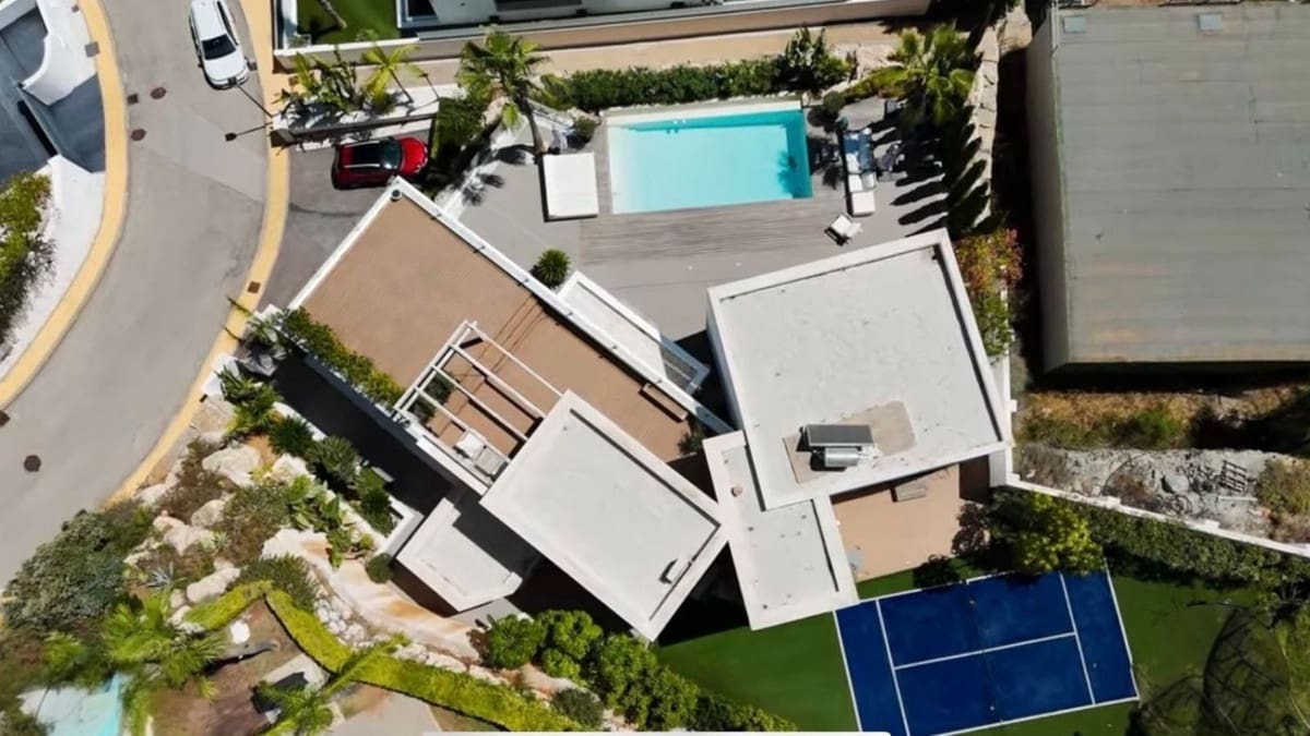 4 bedroom Villa for sale in Benahavis - € 2,950,000 (Ref: 9314634)