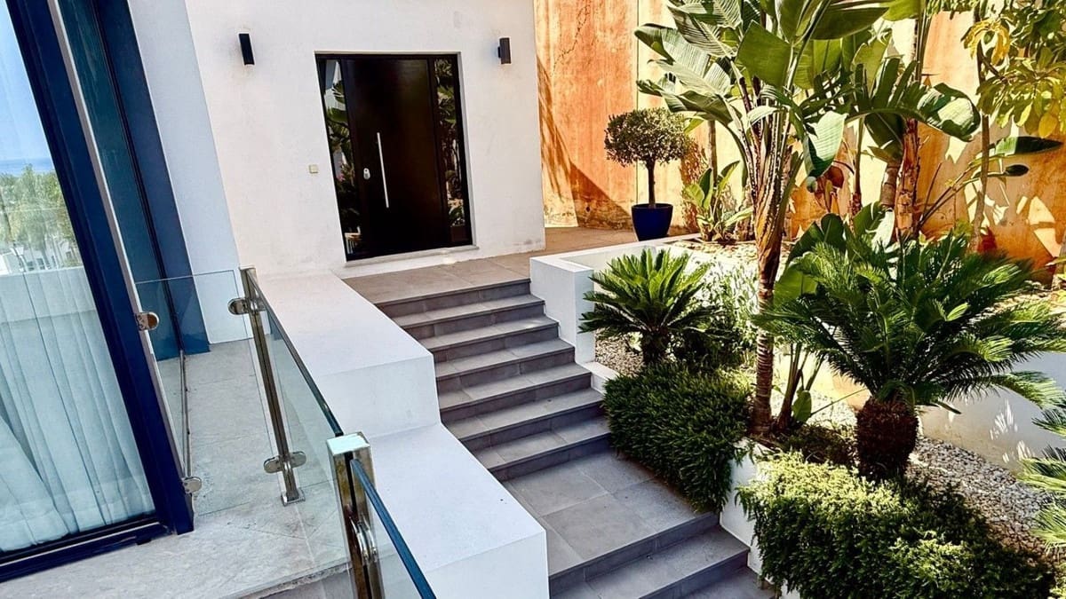 4 bedroom Villa for sale in Benahavis - € 2,950,000 (Ref: 9314634)