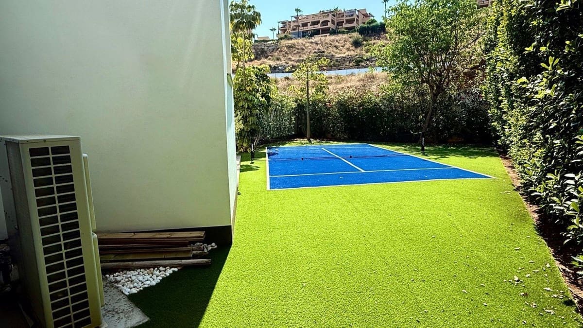 4 bedroom Villa for sale in Benahavis - € 2,950,000 (Ref: 9314634)