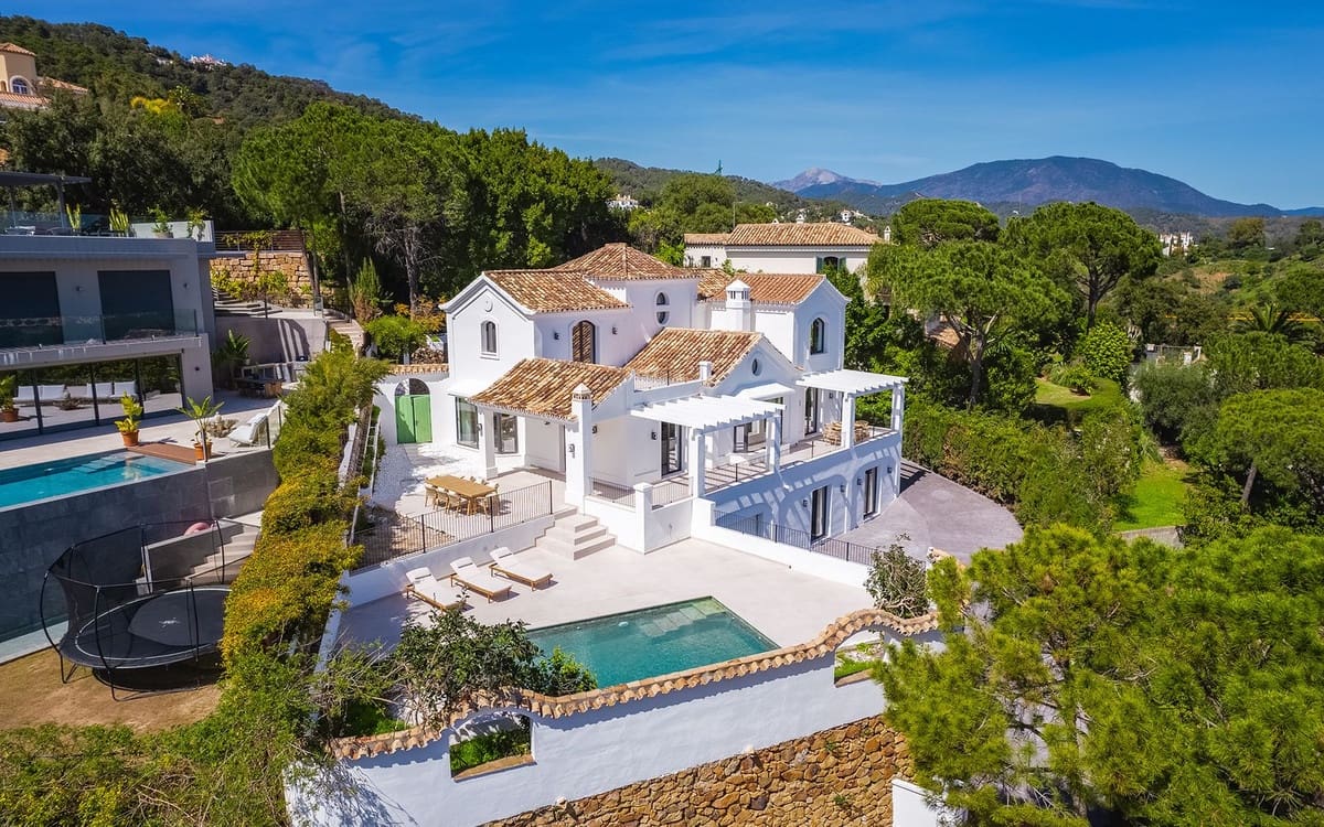 5 bedroom Villa for sale in Benahavis - € 3,985,000 (Ref: 9314636)