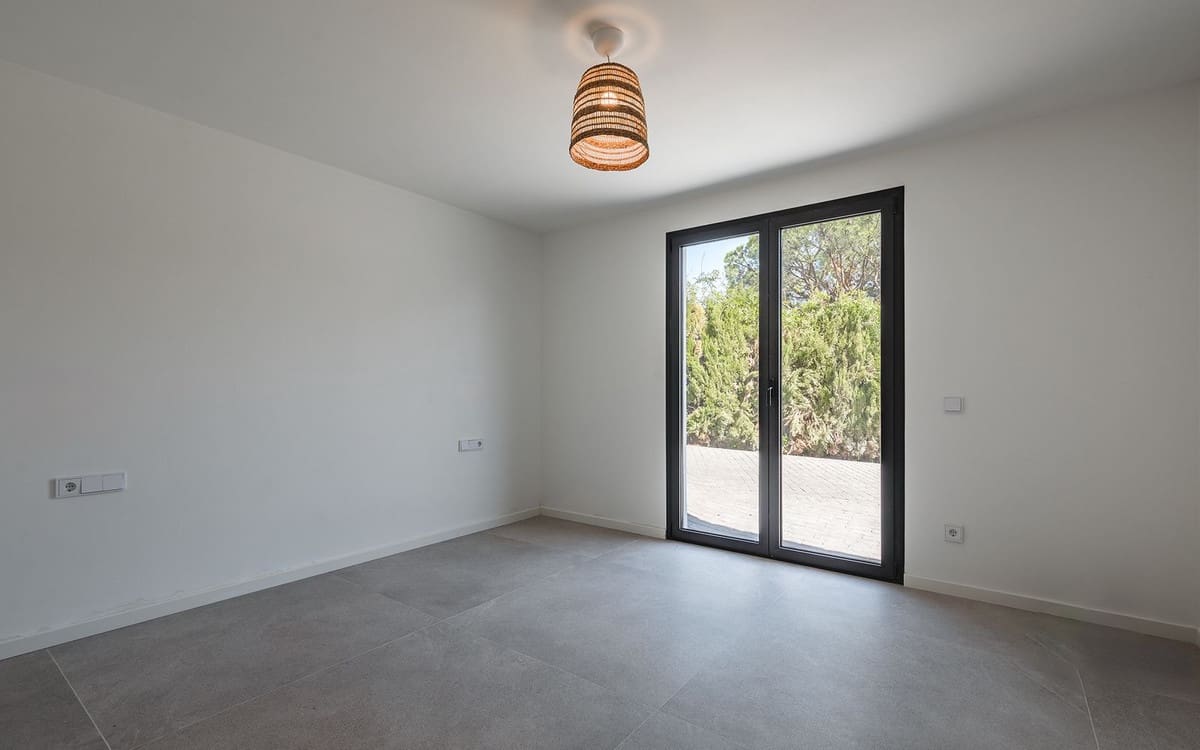 5 bedroom Villa for sale in Benahavis - € 3,985,000 (Ref: 9314636)