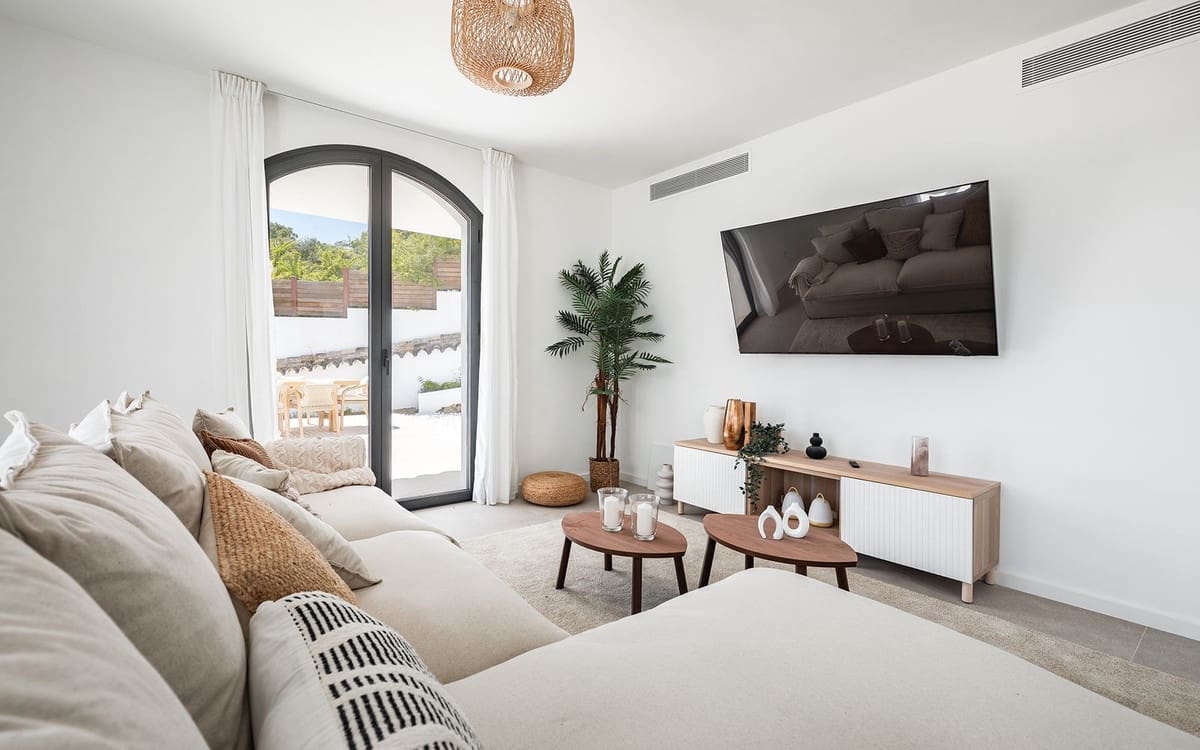 5 bedroom Villa for sale in Benahavis - € 3,985,000 (Ref: 9314636)