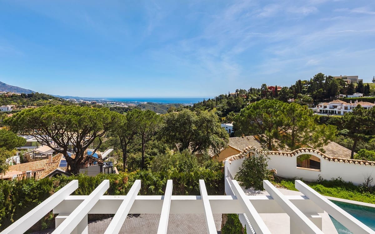 5 bedroom Villa for sale in Benahavis - € 3,985,000 (Ref: 9314636)