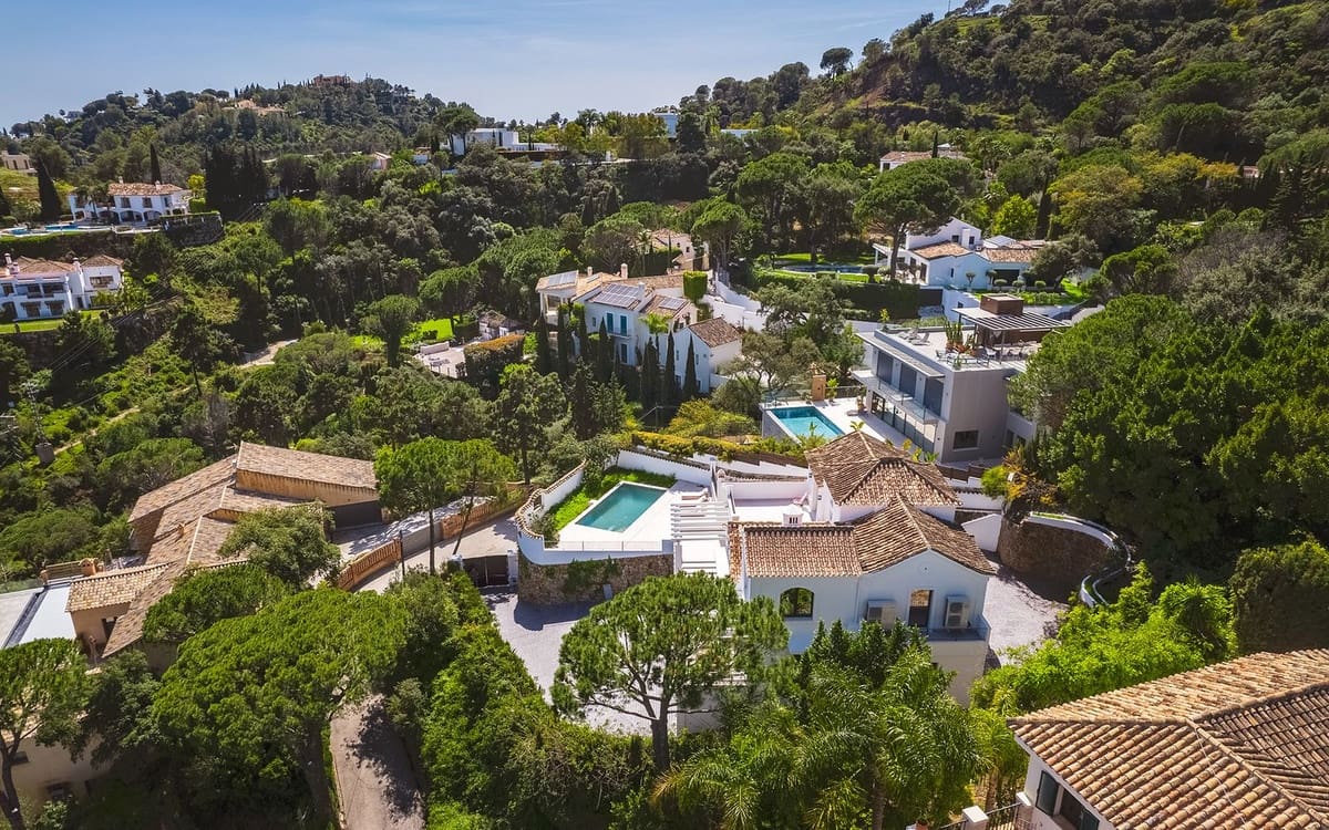 5 bedroom Villa for sale in Benahavis - € 3,985,000 (Ref: 9314636)