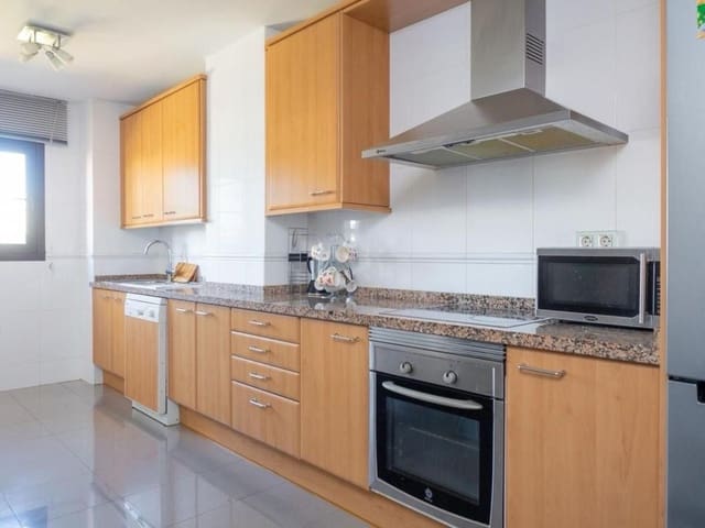 3 bedroom Apartment for sale in Estepona with garage - € 595,000 (Ref: 9314637)