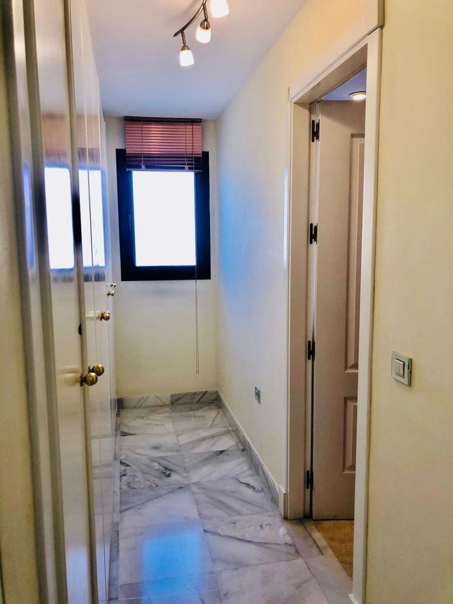 3 bedroom Apartment for sale in Estepona with garage - € 595,000 (Ref: 9314637)