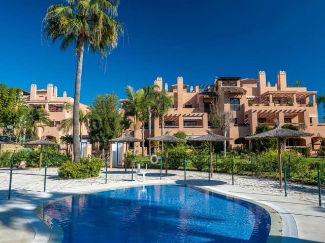 3 bedroom Apartment for sale in Estepona with garage - € 595,000 (Ref: 9314637)