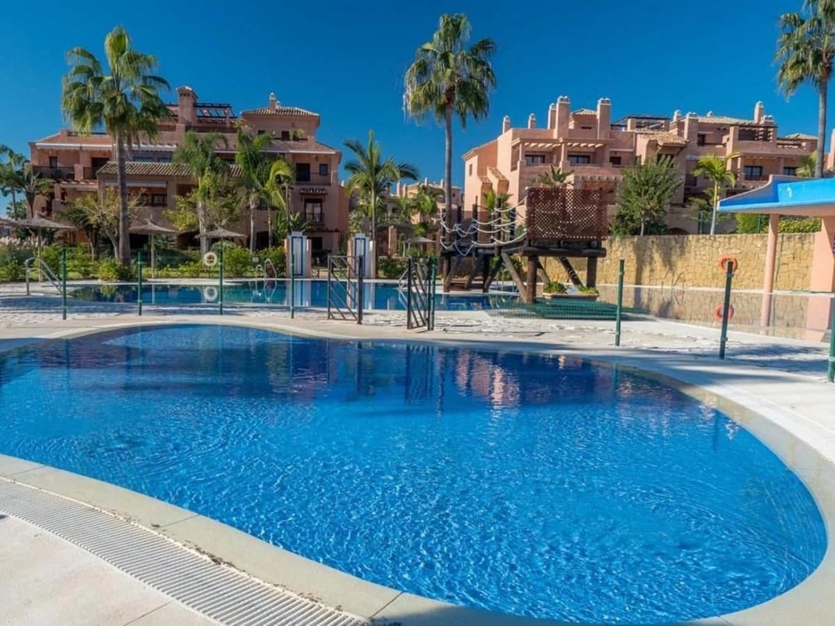3 bedroom Apartment for sale in Estepona with garage - € 595,000 (Ref: 9314637)