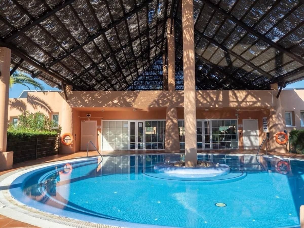 3 bedroom Apartment for sale in Estepona with garage - € 595,000 (Ref: 9314637)