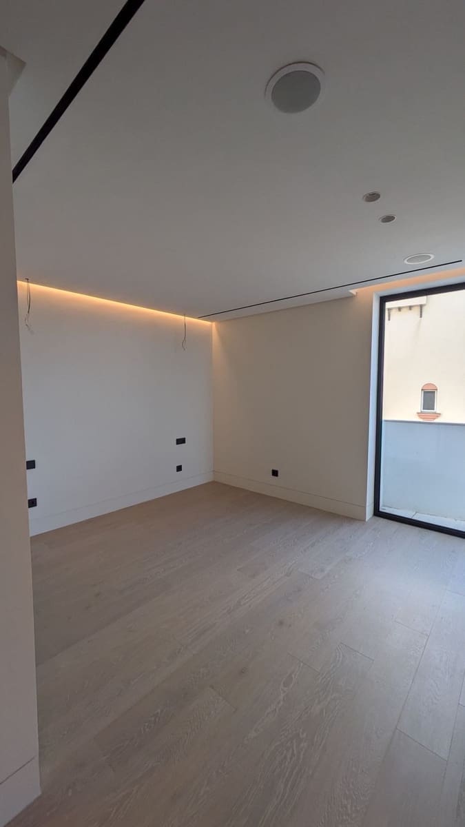 3 bedroom Apartment for sale in Estepona with garage - € 5,000,000 (Ref: 9314638)