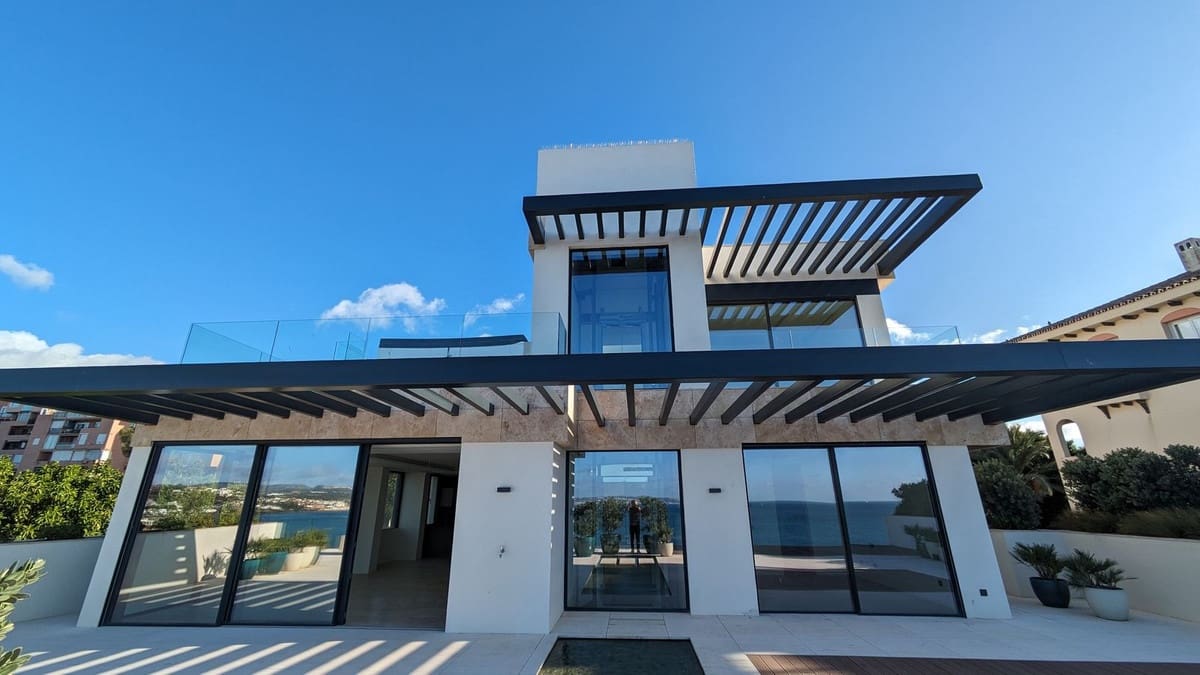 3 bedroom Apartment for sale in Estepona with garage - € 5,000,000 (Ref: 9314638)