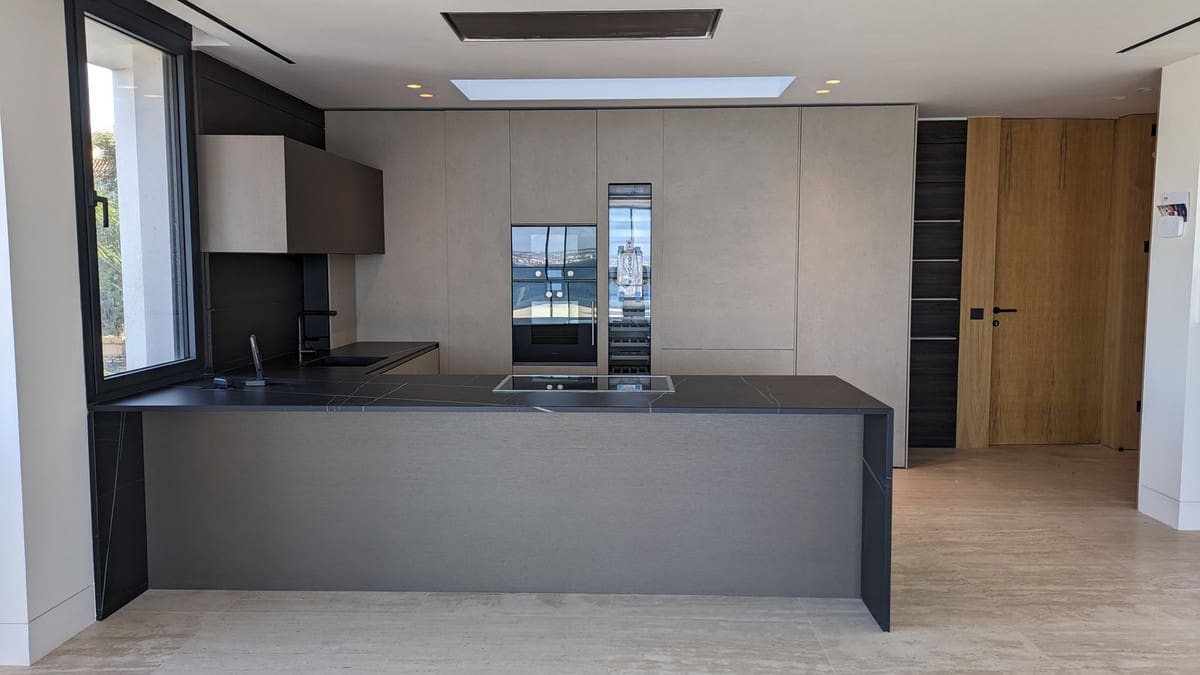 3 bedroom Apartment for sale in Estepona with garage - € 5,000,000 (Ref: 9314638)