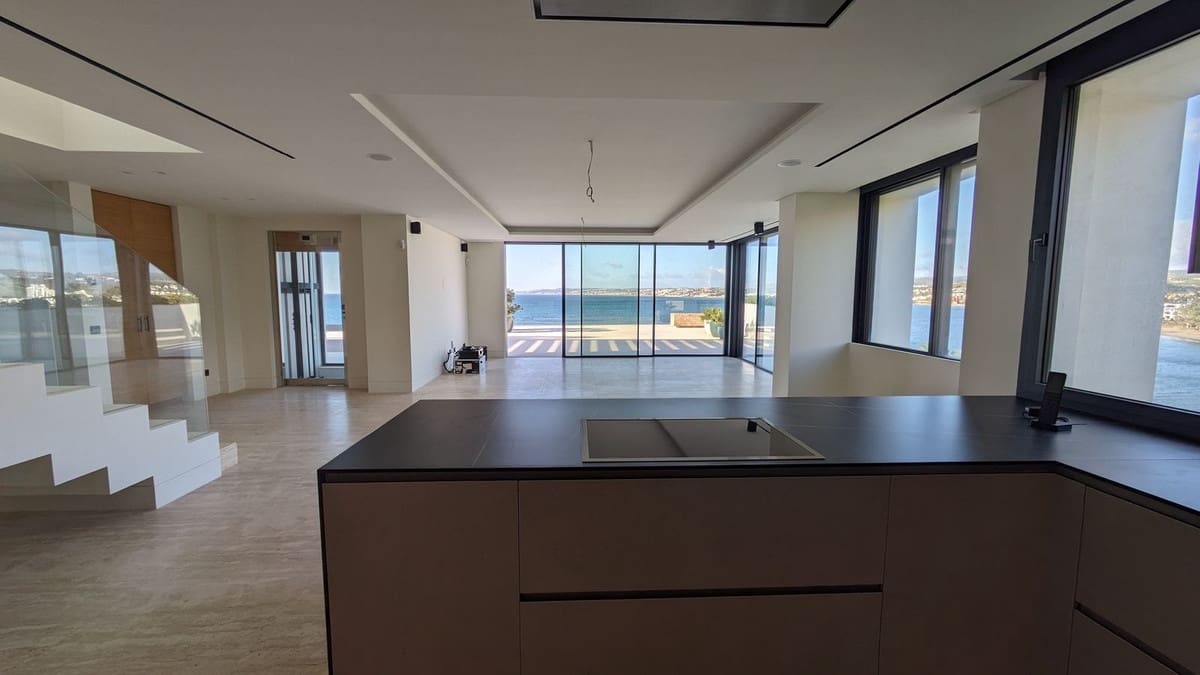 3 bedroom Apartment for sale in Estepona with garage - € 5,000,000 (Ref: 9314638)